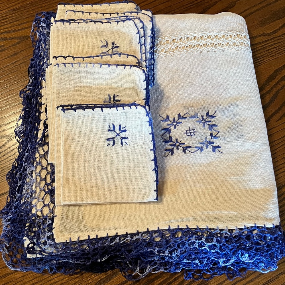 New Vintage Never Used Linen Like 54”x80” Tablecloth Plus 12 Napkins